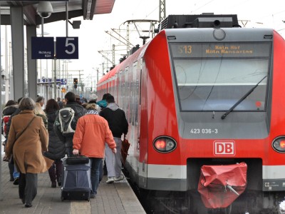 Noch endet die Linie der S 13 am Troisdorfer Bahnhof. Die Verlängerung bis nach Oberkassel soll 434 Millionen Euro kosten. Foto: Holger Arndt